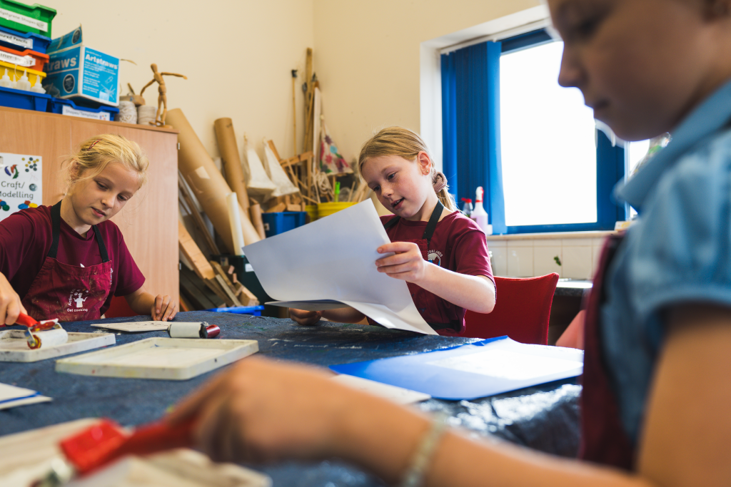 Year 5/6 pupils in art lesson Year 5/6 pupils in art lesson